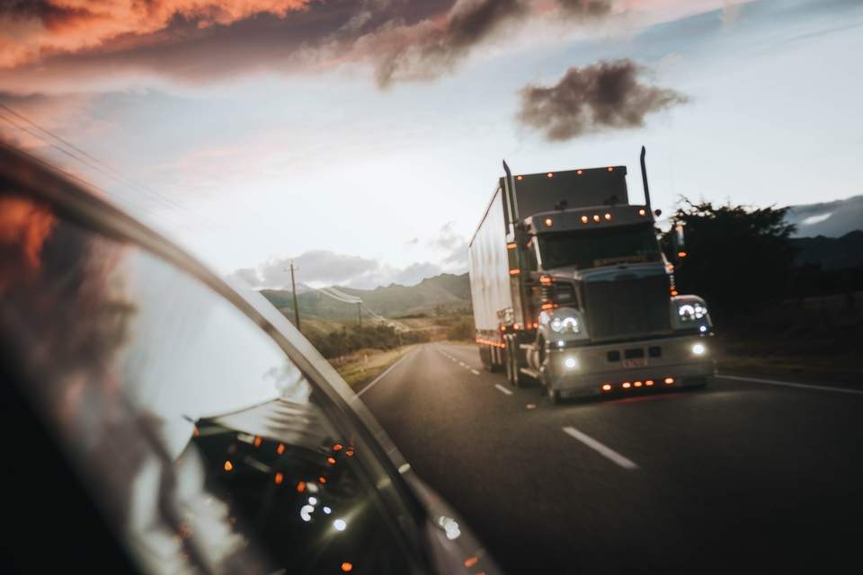 You are currently viewing How Enclosed Transport Protects Your Car